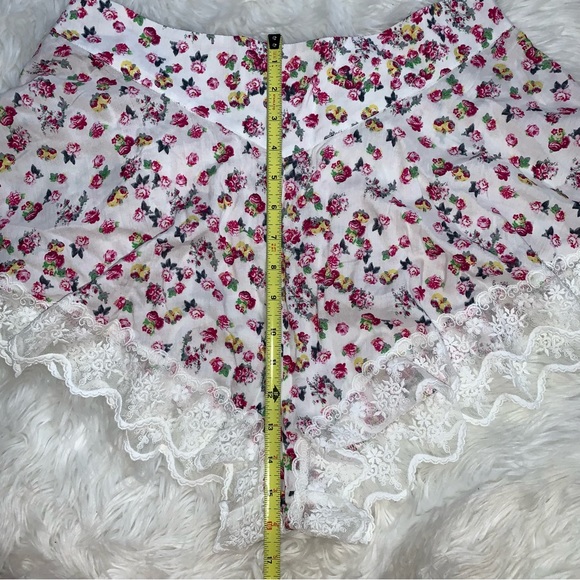 NWOT Free People Floral Shorts With Scalloped Hem Lace - Picture 9 of 10